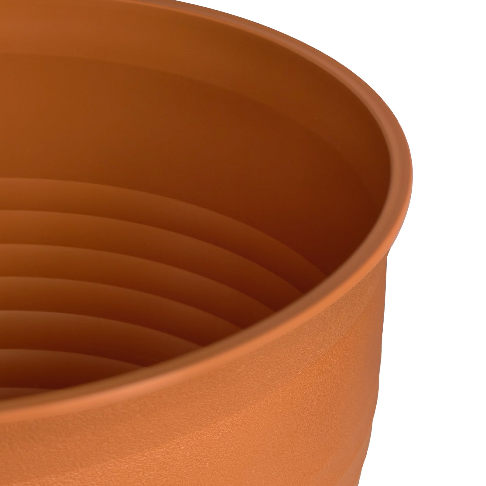 OUMUHE 13.8 Inch Plastic Planters with Drainage and Saucers, Set of 2, Large Flower Pots for Indoor Outdoor Plants, Available in Terracotta & White
